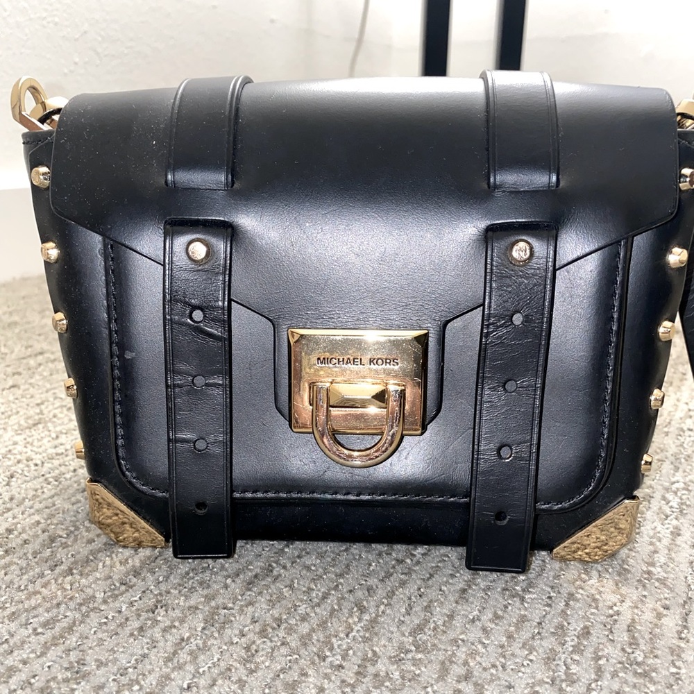 MICHAEL KORS - Manhattan Leather Crossbody Bag, Black / Gold